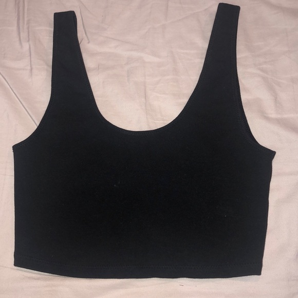 Aritzia Tops - Cropped tank